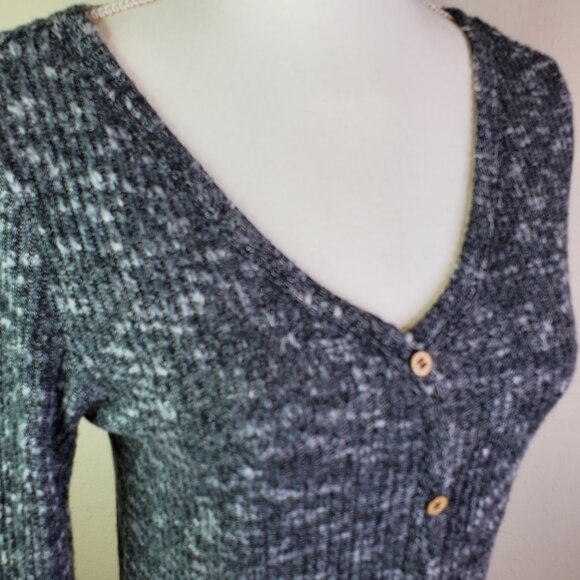 Almost Famous Juniors Grey Vneck Cardigan L - Picture 2 of 8